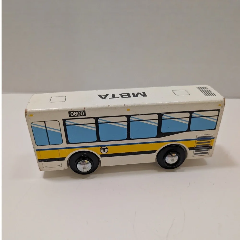 MBTA Boston Wooden Bus Toy White Blue Yellow Massachusetts Transit Maxim Ent‎